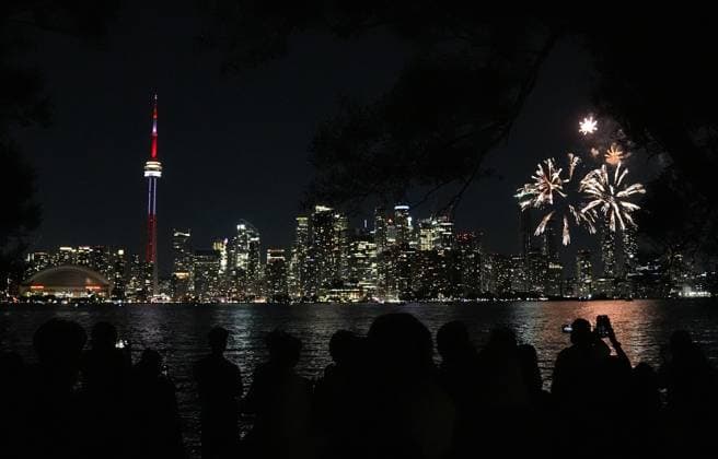 Canada Day Fireworks in Toronto TORONTO, CANADA - JULY 1 : A photo taken from Toronto Centre Island shows fireworks lighting up the Toronto skyline during the Canada Day in Ontario, Canada on July 1, 2025. Mert Alper Dervis Anadolu Toronto Canada. Editorial use only. Please get in touch for any other usage.  Copyright: x2025xAnadoluxMertxAlperxDervisx