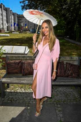 Xenia Seeberg Schauspielerin zu Gast bei der Fashion Show von Anja Gockel Von welchen Farben traeumt dein Glueck in Rahmen der Berlin Fashion Week 2025 am 01.Juli 2025 in Berlin Berlin Deutschland