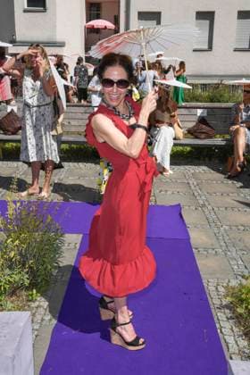 Anastasia Zampounidis Moderatorin zu Gast bei der Fashion Show von Anja Gockel Von welchen Farben traeumt dein Glueck in Rahmen der Berlin Fashion Week 2025 am 01.Juli 2025 in Berlin Berlin Deutschland