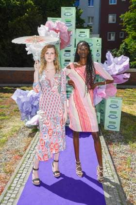 Awa Ndiaye zu Gast bei der Fashion Show von Anja Gockel Von welchen Farben traeumt dein Glueck in Rahmen der Berlin Fashion Week 2025 am 01.Juli 2025 in Berlin Berlin Deutschland