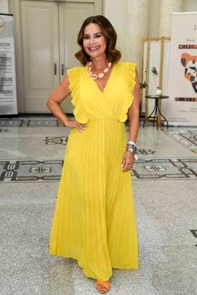 Gitta Saxx Moderatorin gelbes Kleid zu Gast in der Vip Beauty und Fashion Lounge von Reichert Communications im Rahmen der Fashion Week 2025 im Hotel de Rom am 01,Juli 2025 in Berlin Berlin Deutschland