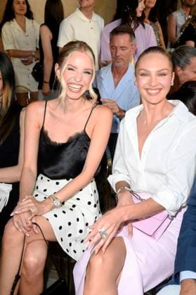 Leonie Hanne und Candice Swanepoel bei der Marc Cain Fashion Show A Quiet Rebellion auf der Berlin Fashion Week S S 2026 im Pei-Bau - Deutsches Historisches Museum. Berlin, 01.07.2025