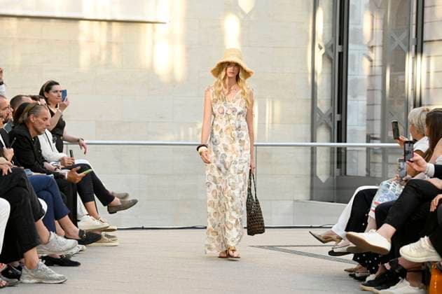 Model bei der Marc Cain Fashion Show A Quiet Rebellion auf der Berlin Fashion Week S S 2026 im Pei-Bau - Deutsches Historisches Museum. Berlin, 01.07.2025