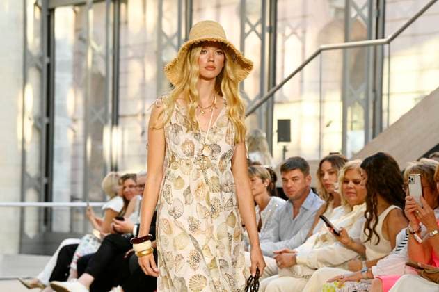 Model bei der Marc Cain Fashion Show A Quiet Rebellion auf der Berlin Fashion Week S S 2026 im Pei-Bau - Deutsches Historisches Museum. Berlin, 01.07.2025