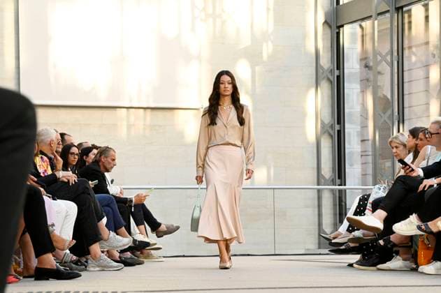 Model bei der Marc Cain Fashion Show A Quiet Rebellion auf der Berlin Fashion Week S S 2026 im Pei-Bau - Deutsches Historisches Museum. Berlin, 01.07.2025