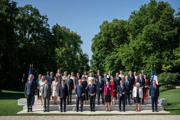 News Themen der Woche KW27 President Macron And Government Members Family Picture - Paris French President Emmanuel Macron with French Prime Minister Francois Bayrou pose with the French Government for a family picture at Elysee Palace in Paris, France on July 2, 2025. Photo by Eliot Blondet ABACAPRESS.COM Paris France France  Copyright: xBlondetxEliot ABACAx