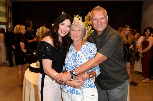 Alexandra Polzin mit Mutter Regina Polzin und Ehemann Gerhard Leinauer bei der Thomas Sabo Elyndra Kollektionspräsentation auf der Berlin Fashion Week S S 2026 im Hotel de Rome. Berlin, 02.07.2025