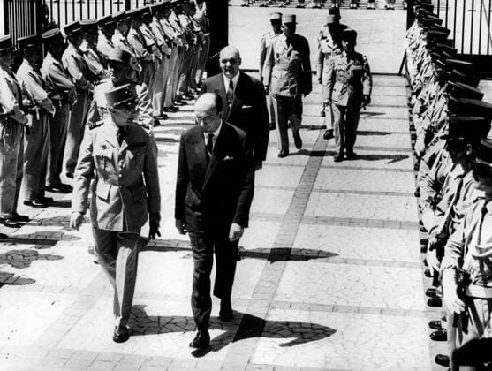 General Charles Ailleret 1907 - 1968 14. Juni 1961 Algier, Algerien Der neue Oberbefehlshaber der französischen Streitkräfte, General CHARLES AILLERET, besucht Algerien. IM BILD: General Ailleret mit JEAN MORIN, Generaldelegat, bei seiner Ankunft in Algier. Algiers Algeria *** General Charles Ailleret 1907 1968 14 June 1961 Algiers, Algeria the New Commander-in-chief the French Armed forces, General Charles AILLERET, visits Algeria at Picture General Ailleret with Jean MORIN, Delegate General, at its Arrival in Algiers Algiers Algeria  Copyright: xUnitedxArchivesx xkpaxKeystonex 19610614_mab_k09_712