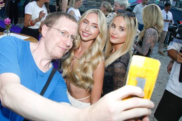 Berlin Fashion Week: LASCANA Fashion Show Berlin, 2.7.2025 Davina und Shanaia Geiss bei der Ankunft zur LASCANA Fashion Show im Rahmen der Fashion Week in Berlin Berlin Copyright: xMatthiasxGränzdörferx