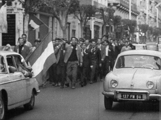 Afrika Ägypten 4. März 1962 - Parade junger Demonstranten in den Straßen von Algerien *** Africa Egypt 4 March 1962 Parade Youngster Demonstrators in the Roads from Algeria  Copyright: xUnitedxArchivesx xkpaxKeystonex 19620304_baf_k09_004