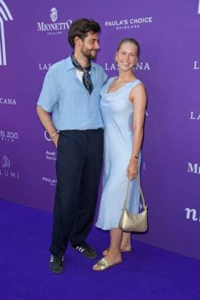 Alvaro Soler mit Ehefrau Melanie Kroll beim LASCANA SUMMER CLUB im Rahmen der Berlin Fashion Week Frühling Sommer 2026 im Maaya Berlin am 02.07.2025