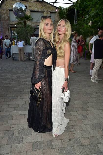 DeutschlandPremiere JURASSIC World Shania und Davina Geiss ã LASCANA Summer Club Ò verwandelte die bekannte Hamburger Lingerie- und Beachwear-Brand die urbane Location ãMaayaÒ in Berlin-Friedrichshain in eine tropische Oase mit Pool in Berlin, am 02.07.2025