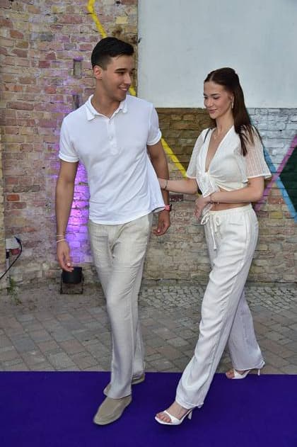 DeutschlandPremiere JURASSIC World San Diego Poth mit Freundin Louisa Büscher ã LASCANA Summer Club Ò verwandelte die bekannte Hamburger Lingerie- und Beachwear-Brand die urbane Location ãMaayaÒ in Berlin-Friedrichshain in eine tropische Oase mit Pool in Berlin, am 02.07.2025