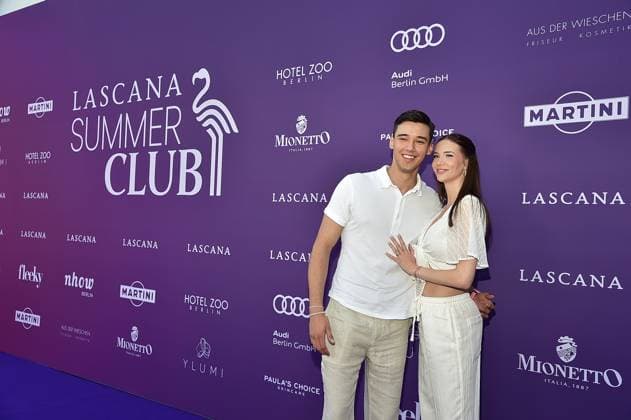 DeutschlandPremiere JURASSIC World San Diego Poth mit Freundin Louisa Büscher ã LASCANA Summer Club Ò verwandelte die bekannte Hamburger Lingerie- und Beachwear-Brand die urbane Location ãMaayaÒ in Berlin-Friedrichshain in eine tropische Oase mit Pool in Berlin, am 02.07.2025