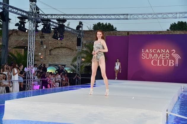 DeutschlandPremiere JURASSIC World Models auf dem Laufsteg am Pool ã LASCANA Summer Club Ò verwandelte die bekannte Hamburger Lingerie- und Beachwear-Brand die urbane Location ãMaayaÒ in Berlin-Friedrichshain in eine tropische Oase mit Pool in Berlin, am 02.07.2025
