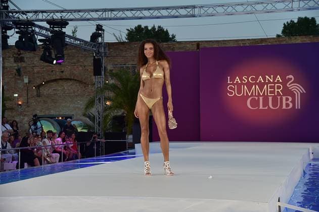 DeutschlandPremiere JURASSIC World Models auf dem Laufsteg am Pool ã LASCANA Summer Club Ò verwandelte die bekannte Hamburger Lingerie- und Beachwear-Brand die urbane Location ãMaayaÒ in Berlin-Friedrichshain in eine tropische Oase mit Pool in Berlin, am 02.07.2025