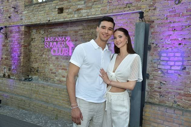 DeutschlandPremiere JURASSIC World San Diego Poth mit Freundin Louisa Büscher ã LASCANA Summer Club Ò verwandelte die bekannte Hamburger Lingerie- und Beachwear-Brand die urbane Location ãMaayaÒ in Berlin-Friedrichshain in eine tropische Oase mit Pool in Berlin, am 02.07.2025