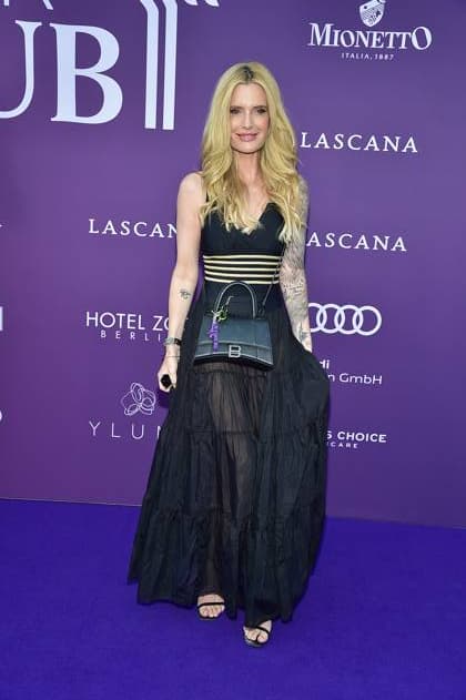DeutschlandPremiere JURASSIC World Mirja du mont ã LASCANA Summer Club Ò verwandelte die bekannte Hamburger Lingerie- und Beachwear-Brand die urbane Location ãMaayaÒ in Berlin-Friedrichshain in eine tropische Oase mit Pool in Berlin, am 02.07.2025