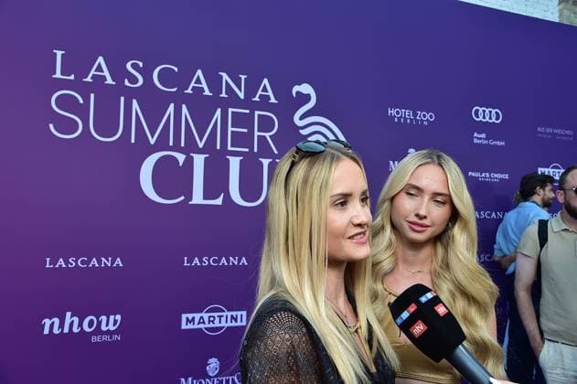 DeutschlandPremiere JURASSIC World Shania und Davina Geiss ã LASCANA Summer Club Ò verwandelte die bekannte Hamburger Lingerie- und Beachwear-Brand die urbane Location ãMaayaÒ in Berlin-Friedrichshain in eine tropische Oase mit Pool in Berlin, am 02.07.2025