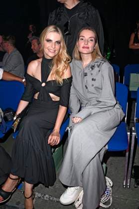 Tanja Bülter und Marie von den Benken bei der Marcel Ostertag Fashion Show auf der Berlin Fashion Week S S 2026 in der Uber Eats Music Hall. Berlin, 02.07.2025