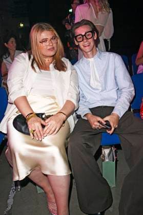 Alina Wichmann mit Begleitung bei der Marcel Ostertag Fashion Show auf der Berlin Fashion Week S S 2026 in der Uber Eats Music Hall. Berlin, 02.07.2025