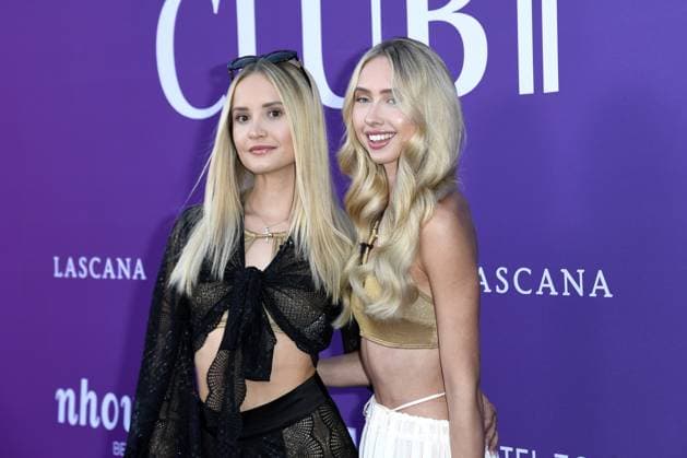 Davina Geiss mit Schwester Shania Geiss beim LASCANA SUMMER CLUB im Rahmen der Berlin Fashion Week im Maaya in Berlin am 02.07.2025