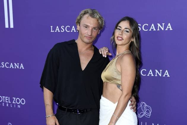 Sarah Engels and Joti Polizoakis beim LASCANA SUMMER CLUB im Rahmen der Berlin Fashion Week im Maaya in Berlin am 02.07.2025