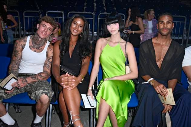 Samuel Dohmen, Gast, Magdalena Milic und Eliob Demofike bei der Kilian Kerner Fashion Show auf der Berlin Fashion Week S S 2026 in der Uber Eats Music Hall. Berlin, 02.07.2025