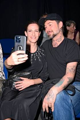 Ulrike Frank und Marcel Ostertag bei der Kilian Kerner Fashion Show auf der Berlin Fashion Week S S 2026 in der Uber Eats Music Hall. Berlin, 02.07.2025