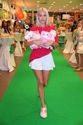 Daniela Djokic beim WALK of Mumuso in der Mall of Berlin im Rahmen der Berlin Fashion Week SS26 (Frühling Sommer 2026) am 03.07.2025