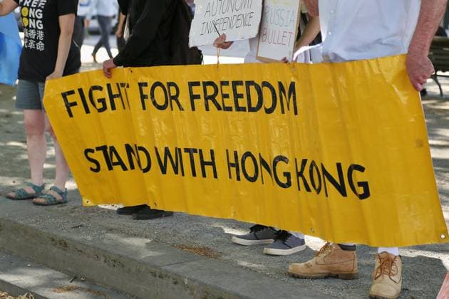 News Themen der Woche KW27 News Bilder des Tages Berlin, Deutschland, 03.07.2025: Auswärtiges Amt: Empfang des Außenministers von China: Proteste vor dem Ministerium, während der deutsche Bundesminister des Auswärtigen seinen chinesischen Amtskollegen Wang Yi empfängt *** Berlin, Germany, 03 07 2025 Federal Foreign Office Reception of the Foreign Minister of China Protests in front of the ministry while the German Federal Minister of Foreign Affairs receives his Chinese counterpart Wang Yi Copyright: xdtsxNachrichtenagenturx dts_73670