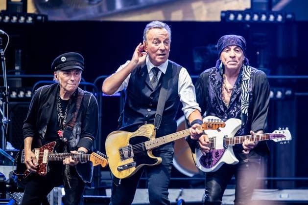 Entertainment Themen der Woche KW27 Music Concert - Bruce Springsteen - The Land of Hope and Dreams Tour Bruce Springsteen and Steven Van Zandt and Nils Lofgren of E Street Band Milan Stadio San Siro Italy Copyright: xMirkoxFava TSCKx xLiveMediax LPM_1946337