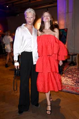 Stella Sellere mit Gast bei der Verleihung der Bunte New Faces Awards Style 2025 im Telegraphenamt. Berlin, 03.07.2025