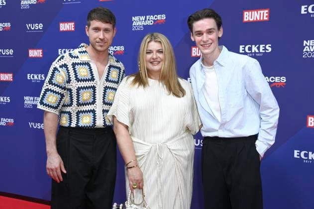 Sebastiano Schweitzer, Alina Wichmann und Mike Leon Lichtenberg bei der Verleihung der Bunte New Faces Awards Style 2025 im Telegraphenamt. Berlin, 03.07.2025