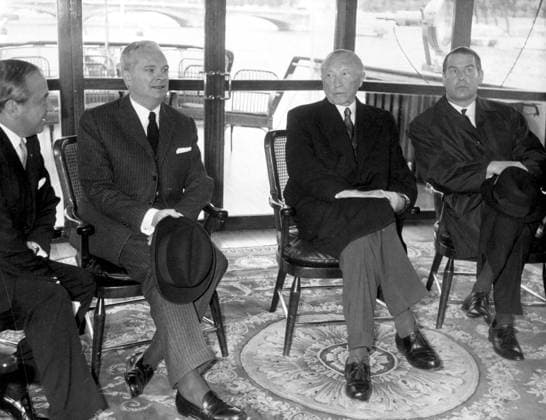 Bundeskanzler Konrad Adenauer 1876 - 1967 4. Juli 1962 Paris, Frankreich Bundeskanzler Dr. Konrad Adenauer unternahm eine Kreuzfahrt auf der Seine auf der Borde Fretigny. Er wurde im Pariser Hotel de Ville von Christian Taittinger empfangen. An Bord der Borde Fretigny befanden sich Seine Exzellenz, der deutsche Botschafter, Herr Blankenhorn, Innenminister Herr Frey, Adenauer und Außenminister Herr Schröder. Paris Paris, France France *** Federal Chancellor Konrad Adenauer 1876 1967 4 July 1962 Paris, France Federal Chancellor Dr Konrad Adenauer undertook a Cruise at the its at the Borde Fretigny he was at Paris Hotel de Ville from Christian Taittinger received to Board the Borde Fretigny were itself its Excellence,  Copyright: xUnitedxArchivesx xkpaxKeystonex 19620704_mab_k09_783