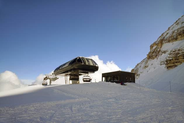 Bus Tofana, Cortina d Ampezzo, Dolomiten, Provinz Belluno, Region Venetien, Cortina d Ampezzo, Venetien, Italien, Europa Bus Tofana, Cortina d Ampezzo, Dolomites, Province of Belluno, Veneto Region, Cortina d Ampezzo, Veneto, Italy, Europe Copyright: imageBROKER JirixHubatka ibllid13595731.jpg