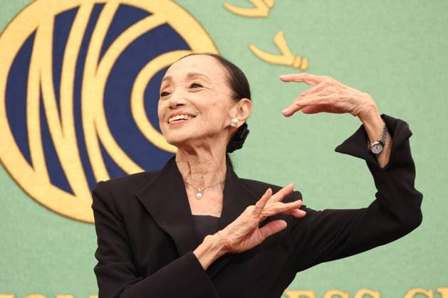 Bilder des Jahres 2025, Entertainment 07 Juli Entertainment Themen der Woche KW27 July 4, 2025, Tokyo, Japan - Japan s pioneer prima ballerina Yoko Morishita poses for photo at the Japan national Press Club in Tokyo on Friday, July 4, 2025. 76-year-old Morishita whose family members suffered Atomic bomibing in Hiroshima continues to perform to pray for peace and nuclear abolition. (photo by Yoshio Tsunoda AFLO)  aflo_296798691