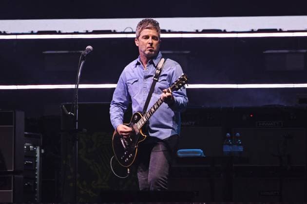Entertainment Themen der Woche KW27 Oasis performing during ˜Oasis Live ™25™ tour at Pricipality Stadium, Cardiff in Wales. CARDIFF, WALES - JULY 04: Noel Gallagher of Oasis performing at Principality Stadium during the ˜Oasis Live ™25™ Tour on July 04, 2025 in Cardiff, Wales Cardiff Great Britain UK Copyright: xMartinxHarris CapitalxPicturesx