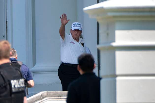 News Themen der Woche KW27 President Donald Trump returns from spending the morning golfing on Friday, July 4, 2025 in Washington, DC. Trump will host military families and sign the Bill Back Better Act during a picnic this afternoon.  WAP20250704701 BONNIExCASH