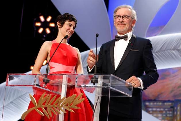 Audrey Tautou et Steven Spielberg - Ceremonie de cloture du 66eme festival du film de Cannes. Le 26 mai 2013 Closing ceremony of the 66th Cannes Film Festival. On may 26th 2013 Cannes France *** Audrey Tautou et Steven Spielberg Ceremonie de cloture du 66eme festival du film de Cannes Le 26 mai 2013 Closing ceremony of the 66th Cannes Film Festival On may 26th 2013 Cannes France  Copyright: xJACOVIDES-BORDE-MOREAUx xBESTIMAGExJACOVIDES-BORDE-MOREAUx xBESTIMAGEx