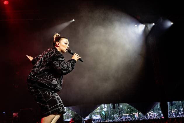 Lola Young live at Roskilde Festival 2025 Roskilde, Denmark. 05th, Juli 2025. The English singer and songwriter Lola Young performs a live concert during the Danish music festival Roskilde Festival 2025 in Roskilde. Denmark, Roskilde  Copyright: xGonzalesxPhoto ErlingxBrodersenx