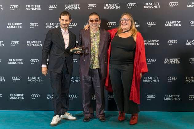 Clemens Schick , Soujiro Sanada und Anna Hints bei der Preisverleihung auf dem 42. Filmfest München 2025 im Amerikahaus. München, 05.07.2025