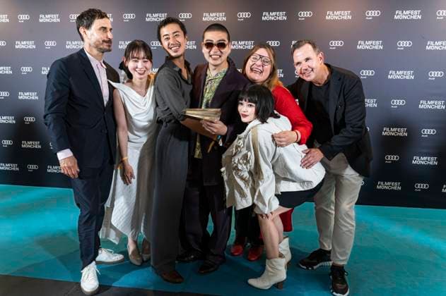 Clemens Schick , Soujiro Sanada mit Team und Anna Hints bei der Preisverleihung auf dem 42. Filmfest München 2025 im Amerikahaus. München, 05.07.2025