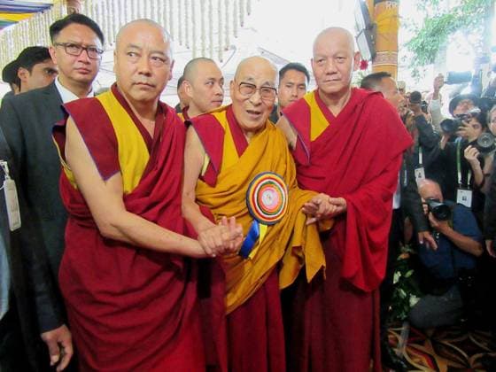 News Themen der Woche KW27 News Bilder des Tages Dalai Lama turns 90 Tibetan spiritual leader the Dalai Lama (C) attends a celebratory event on July 6, 2025, at a temple in Dharamshala, a northern Indian city where he lives in exile, as he turns 90 the same day.  A14AA0004704887P