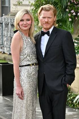 Entertainment Bilder des Tages PFW Bal D Ete Outside Arrivals Kirsten Dunst, Jesse Plemons arriving at the Bal D Ete ahead of Haute Couture Fashion Week in Paris, France on July, 6, 2025. Photo by Julien Reynaud APS-Medias ABACAPRESS.COM Paris France  Copyright: xReynaudxJulien APS-Medias ABACAx