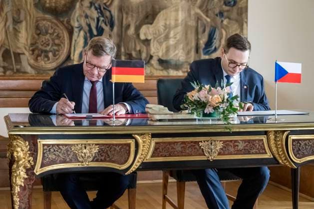 News Themen der Woche KW28 From right Czech Foreign Minister Jan Lipavsky meets German counterpart Johann Wadephul to discuss bilateral, foreign political and security topics, sign continuation of bilateral strategic dialogue in 2025-2027 in Prague, Czech Republic, July 7, 2025. (CTKxPhoto VitxSimanek) CTKPhotoP2025070703474  CTKPhotoP2025070703474