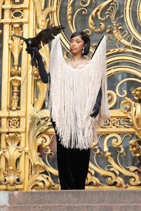PFW Schiaparelli Outside Arrivals NB Cardi B with a crow arriving at the Schiaparelli show as part of Haute Couture Fashion Week on July 07, 2025 in Paris, France. Photo by Nasser Berzane ABACAPRESS.COM Paris France  Copyright: xBerzanexNasser ABACAx