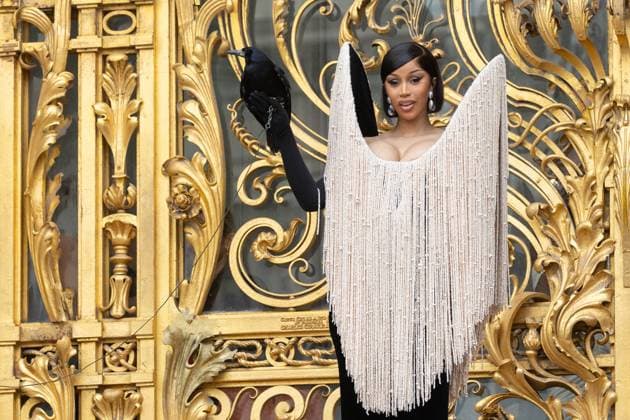 PFW Schiaparelli Outside Arrivals NB Cardi B with a crow arriving at the Schiaparelli show as part of Haute Couture Fashion Week on July 07, 2025 in Paris, France. Photo by Nasser Berzane ABACAPRESS.COM Paris France  Copyright: xBerzanexNasser ABACAx