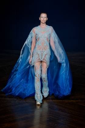 Stella Maxwell Défilé Iris Van Herpen Collection Haute Couture Automne Hiver 2025 2026 lors de la Fashion Week de Paris PFW , à Paris, France, le 7 juillet 2025 Runway during the Iris Van Herpen Haute Couture Fall Winter 2025 2026 fashion show as part of Paris Fashion Week on July 07, 2025 in Paris, France Paris France  Copyright: xAgencex xBestimagexAgencex xBestimagex