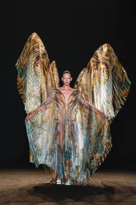 Tanya Dziahileva Défilé Iris Van Herpen Collection Haute Couture Automne Hiver 2025 2026 lors de la Fashion Week de Paris PFW , à Paris, France, le 7 juillet 2025 Runway during the Iris Van Herpen Haute Couture Fall Winter 2025 2026 fashion show as part of Paris Fashion Week on July 07, 2025 in Paris, France Paris France  Copyright: xAgencex xBestimagexAgencex xBestimagex
